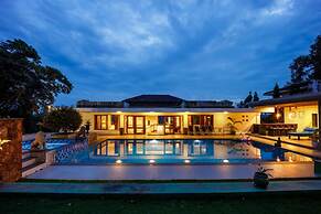 Hilltop Villa With Pool River View Whitehouse