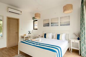 Spacious 3-br Apartment With Pool in Candolim