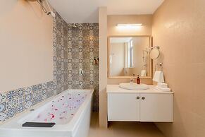 Spacious 3-br Apartment With Pool in Candolim