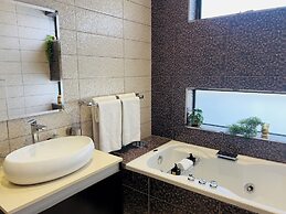 ONE O EIGHT BOUTIQUE HOTEL