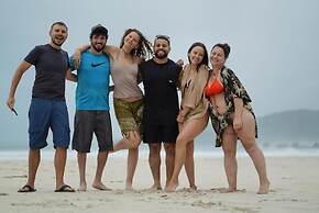 Nomads Beach - Adventure Hostels & Coworking