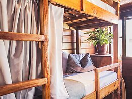 Nomads Beach - Adventure Hostels & Coworking