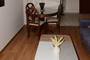 Apartment With Stunning Views - Sleeps 3 & Parking