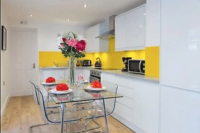 Charming Tower Bridge House