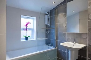 Charming Tower Bridge House