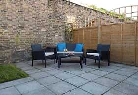 Charming Tower Bridge House