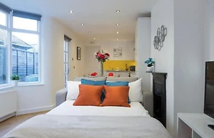 Charming Tower Bridge House