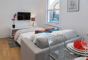 Charming Tower Bridge House