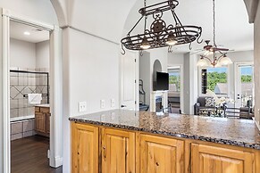 Blue Bird by Lake Escape - Near Silver Dollar City