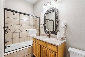 Blue Bird by Lake Escape - Near Silver Dollar City