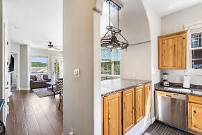 Blue Bird by Lake Escape - Near Silver Dollar City