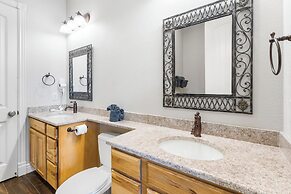 Blue Bird by Lake Escape - Near Silver Dollar City