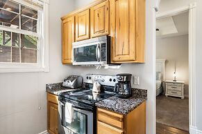 Blue Bird by Lake Escape - Near Silver Dollar City