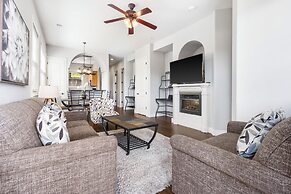 Blue Bird by Lake Escape - Near Silver Dollar City