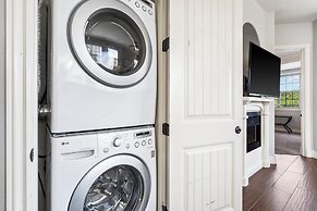 Blue Bird by Lake Escape - Near Silver Dollar City