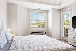 Blue Bird by Lake Escape - Near Silver Dollar City