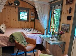 Little Greenwood Shepherd Hut