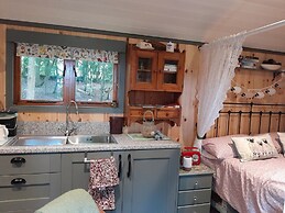 Little Greenwood Shepherd Hut
