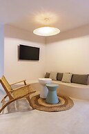 Halo Santorini- Living Experience