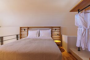 Halo Santorini- Living Experience