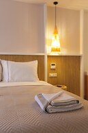 Halo Santorini- Living Experience