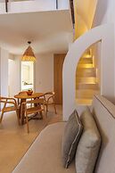 Halo Santorini- Living Experience