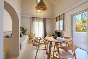 Halo Santorini- Living Experience