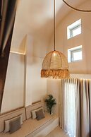 Halo Santorini- Living Experience