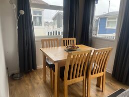 Seasideescape-2br-sleeps4-parking-petsok-fireplace