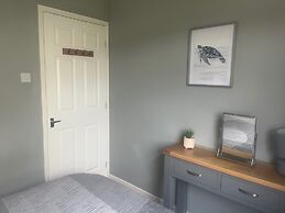 Seasideescape-2br-sleeps4-parking-petsok-fireplace