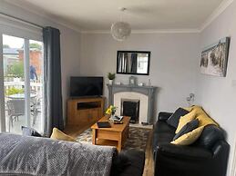 Seasideescape-2br-sleeps4-parking-petsok-fireplace