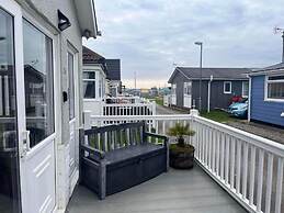 Seasideescape-2br-sleeps4-parking-petsok-fireplace