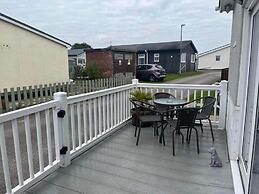 Seasideescape-2br-sleeps4-parking-petsok-fireplace