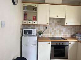 Seasideescape-2br-sleeps4-parking-petsok-fireplace