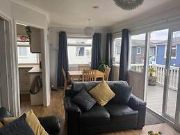 Seasideescape-2br-sleeps4-parking-petsok-fireplace