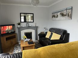 Seasideescape-2br-sleeps4-parking-petsok-fireplace