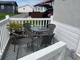 Seasideescape-2br-sleeps4-parking-petsok-fireplace
