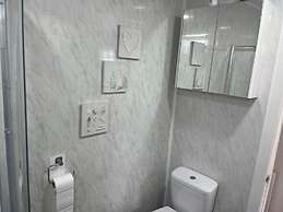 Seasideescape-2br-sleeps4-parking-petsok-fireplace