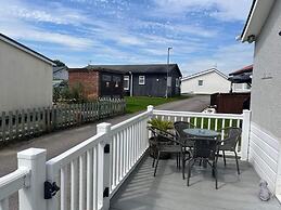 Seasideescape-2br-sleeps4-parking-petsok-fireplace