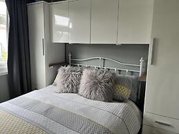 Seasideescape-2br-sleeps4-parking-petsok-fireplace