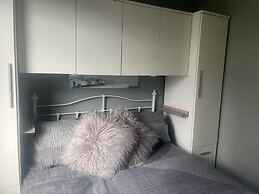 Seasideescape-2br-sleeps4-parking-petsok-fireplace