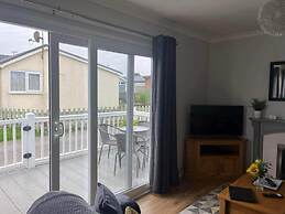 Seasideescape-2br-sleeps4-parking-petsok-fireplace