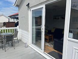 Seasideescape-2br-sleeps4-parking-petsok-fireplace