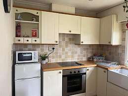 Seasideescape-2br-sleeps4-parking-petsok-fireplace