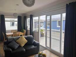 Seasideescape-2br-sleeps4-parking-petsok-fireplace