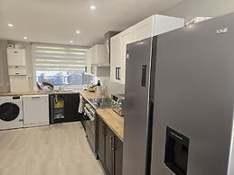 Friendly Retreat at Windermere Way Upto 6 Guests