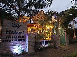 HOTEL CAFE MADAME PUERTO LOPEZ