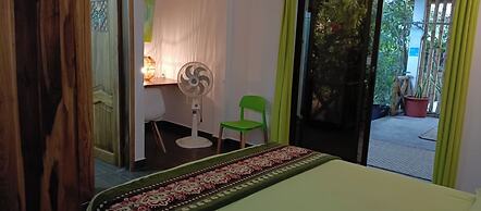 HOTEL CAFE MADAME PUERTO LOPEZ