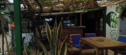 HOTEL CAFE MADAME PUERTO LOPEZ