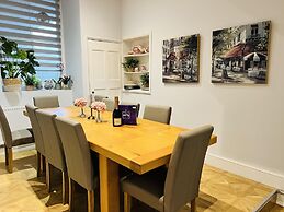 Buxton Bliss - Spacious 5 Bedroom House